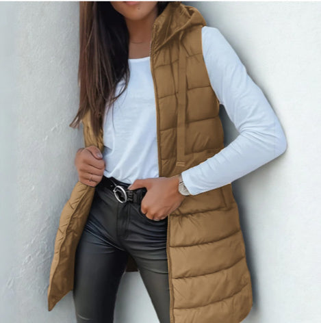 Side profile of the black sleeveless puffer vest, highlighting its length and relaxed fit on a model.