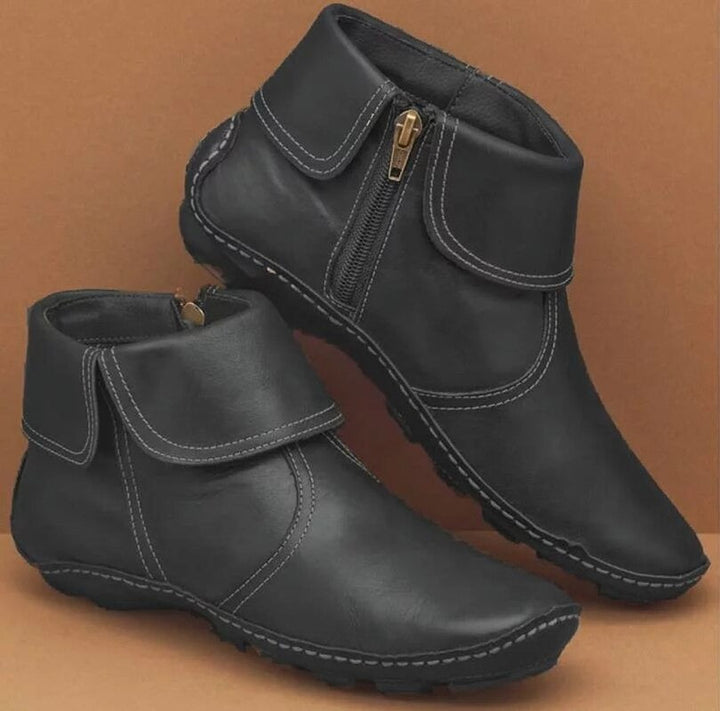 Bottom view of the Kaelen orthopedic boot sole, showcasing the deep treads and non-slip pattern for superior grip.