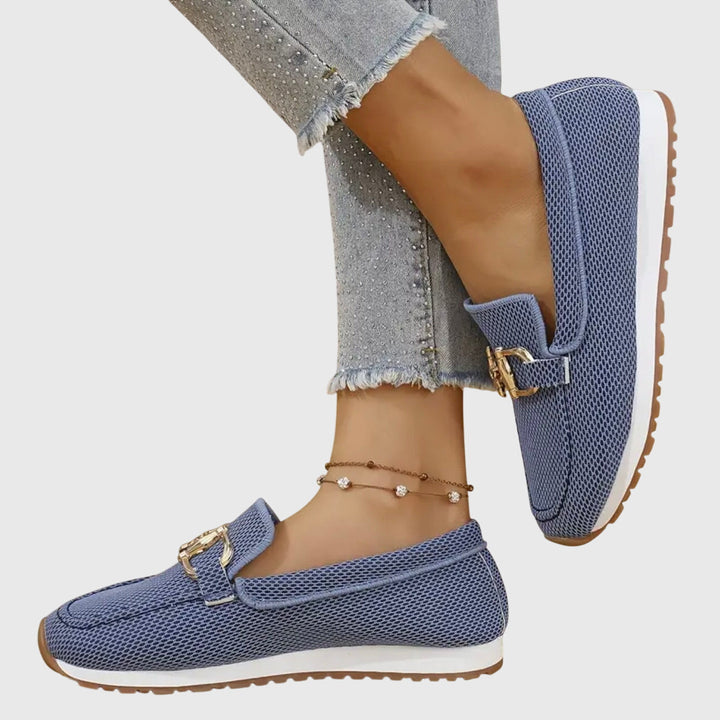 Close-up on the non-slip rubber sole of the orthopedic loafer sneakers, showing the tread pattern for enhanced grip.